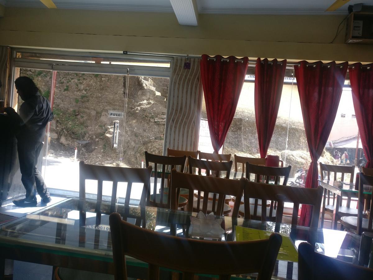 Galaxy Hotel & Restaurant 兰斯顿 外观 照片